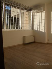 Piano terra, ingresso indipendente ampio parcheggi