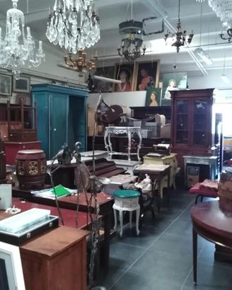 STOCK DI MOBILI, OGGETTI, QUADRI, LAMPADARI,STATUE