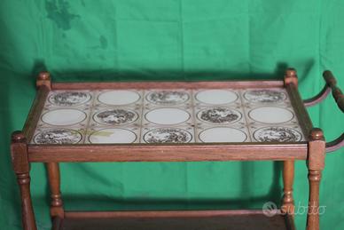 Carrellino vintage in legno con piastrelle – tavol