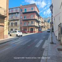 Locale, Carini.