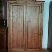 Vecchio armadio dispensa credenza in abete