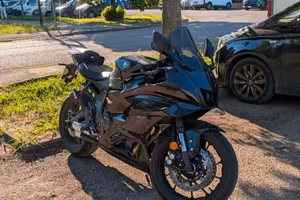 Yamaha R7 – Carbonio e Accessoriata