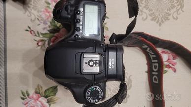 Corpo macchina canon D40 con suppoto batterie