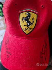 Cappello Ferrari autografatoSchumacher Barrichello
