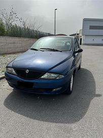 Vendi lancia y