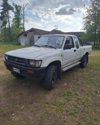 TOYOTA Hilux pick up 2.4  4WD