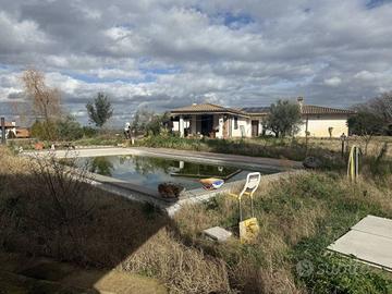 Villa di 300 m² con 5 locali e box auto doppio a C
