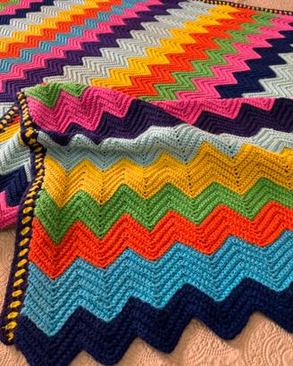 Coperta uncinetto in lana della nonna colorata