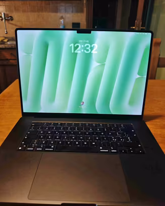 MacBook Pro 16" M4 Pro 24GB Ram + Magic Mouse