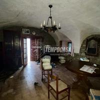 DUE LOCALI CON POSTO AUTO