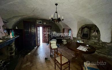 DUE LOCALI CON POSTO AUTO