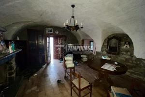 DUE LOCALI CON POSTO AUTO