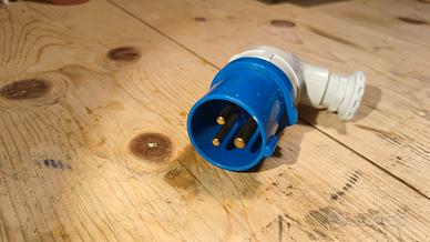 Spina 16A a 90 gradi