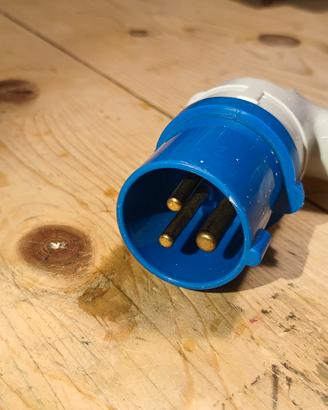 Spina 16A a 90 gradi