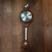 orologio a pendolo da muro d'epoca in legno
