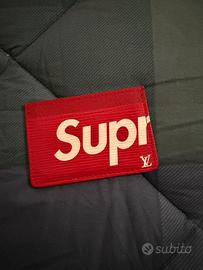 Portafogli e portacarte LV x Supreme usato rosso