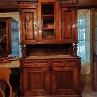 Credenza in stile rustico degli inizi del '900