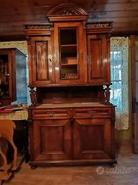 Credenza in stile rustico degli inizi del '900