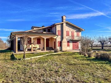 Casa di campagna con terreno agricolo