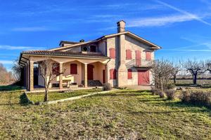 Casa di campagna con terreno agricolo