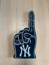 The New York Yankees Baseball  Mano Spugna Stadio