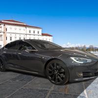 Model S 100D: IVA Esposta e Viaggi Gratis