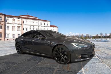 Model S 100D: IVA Esposta e Viaggi Gratis