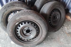 cerchi con gomme invernali