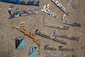 scritta vespa piaggio scudetto bomisa epoca