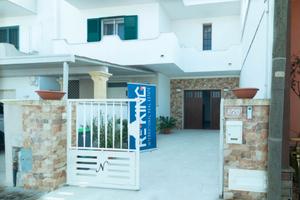 Terratetto ristrutturato con terrazzo e garage