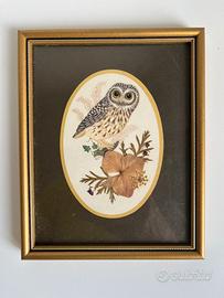 Quadretto inglese vintage con fiore pressato