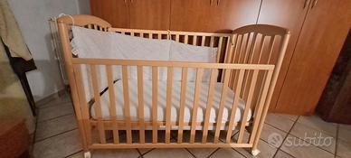 Lettino in legno con cassettone e materasso