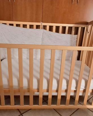 Lettino in legno con cassettone e materasso