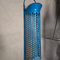 Supporto Agricolo Vintage in Metallo Forato Blu