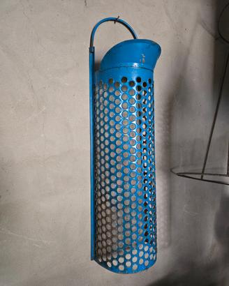 Supporto Agricolo Vintage in Metallo Forato Blu