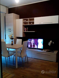 Camera condivisa DONNE METRO ROSSA