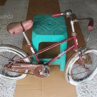 Vecchia bici da bambino