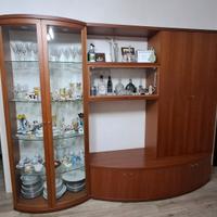 Soggiorno con mobile,  tavolo e 4 sedie