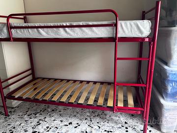 Letto a castello con materasso