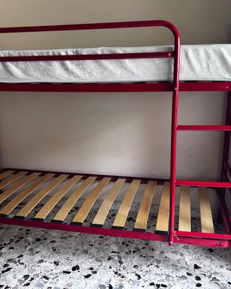 Letto a castello con materasso