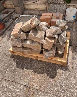 Blocchi di pietra calcarea