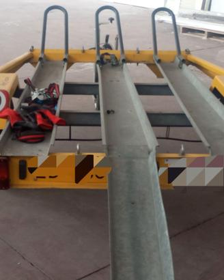Carrello rimorchio portamoto a 3 corsie