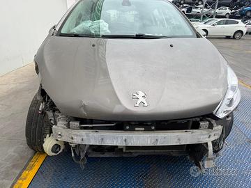 RICAMBI USATI AUTO VARI PEUGEOT 208 2013 1200 BENZ