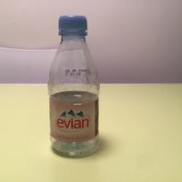 Bottiglia Evian, 33 cl, vuota con tappo