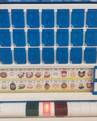 Gioco da tavolo Indovina Chi? (12 set di immagini)