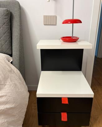 Comodino Ikea nero e bianco con ruote