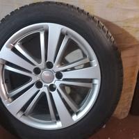si vendono gomme invernali antineve con cerchioni 