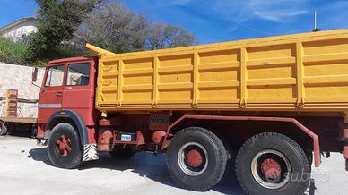 Camion, rullo, carrellone, betoniera, escavatore