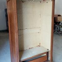 Armadio in legno antico
