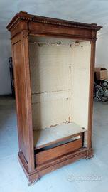 Armadio in legno antico